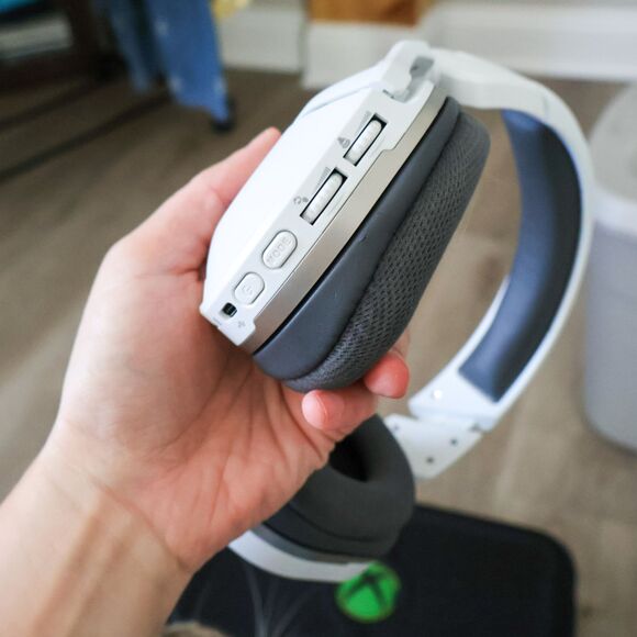 Microsoft Xbox Series X 1TB Console with Wireless Controller, Case, Headset - Picture 12 of 14